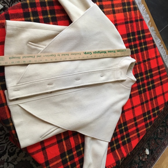 Gorgeous cream coat with dramatic cape accent - Picture 1 of 6